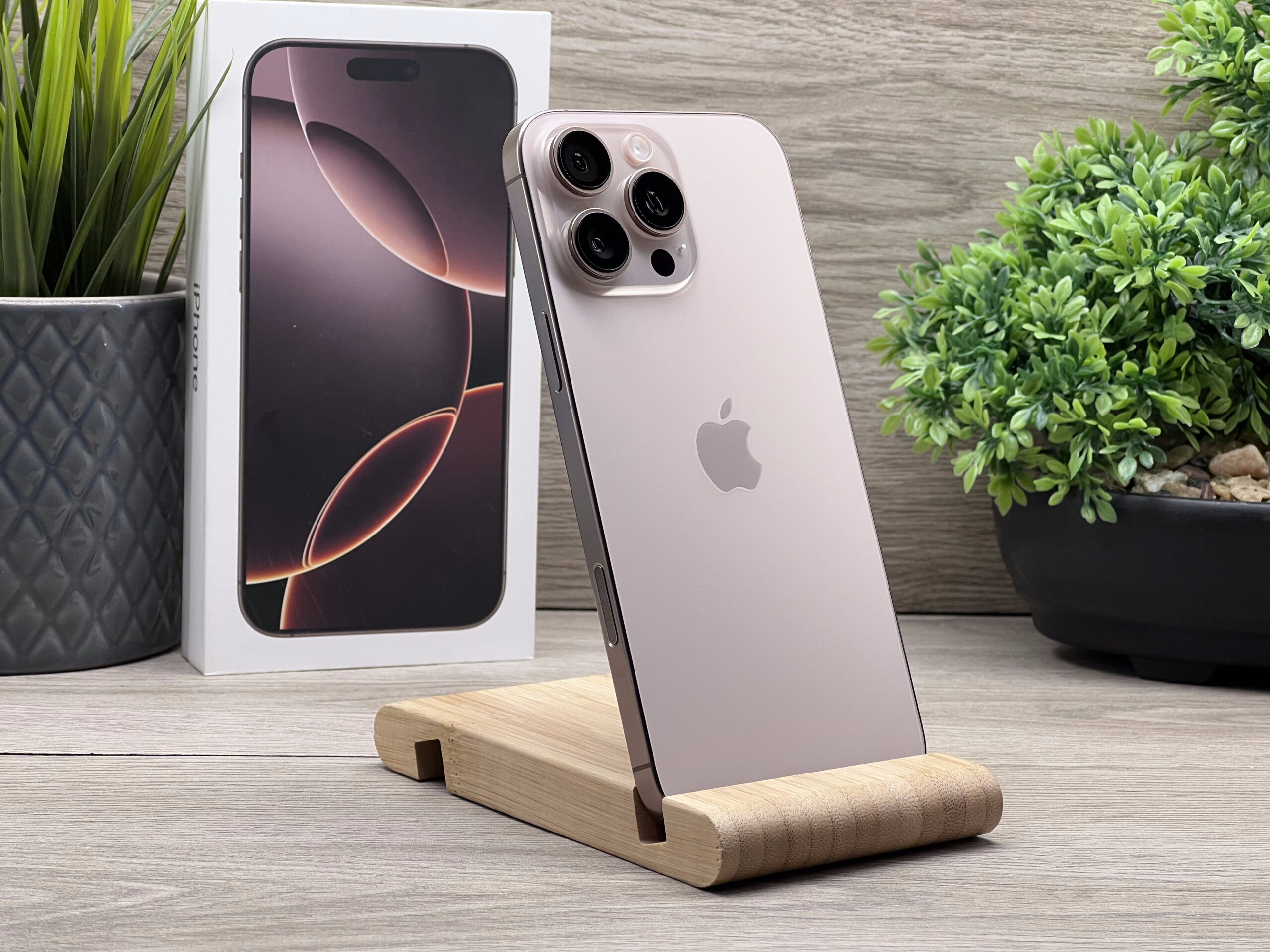 Hibátlan iPhone 16 Pro Max Desert Titanium 512GB 2 ÉV Garanciával 93%