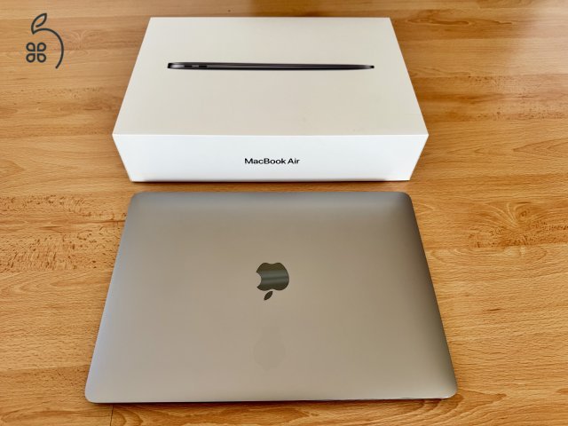Apple MacBook Air M1 (2020), 8/256 GB, karcmentes, 95%-os akku, dobozzal és töltővel