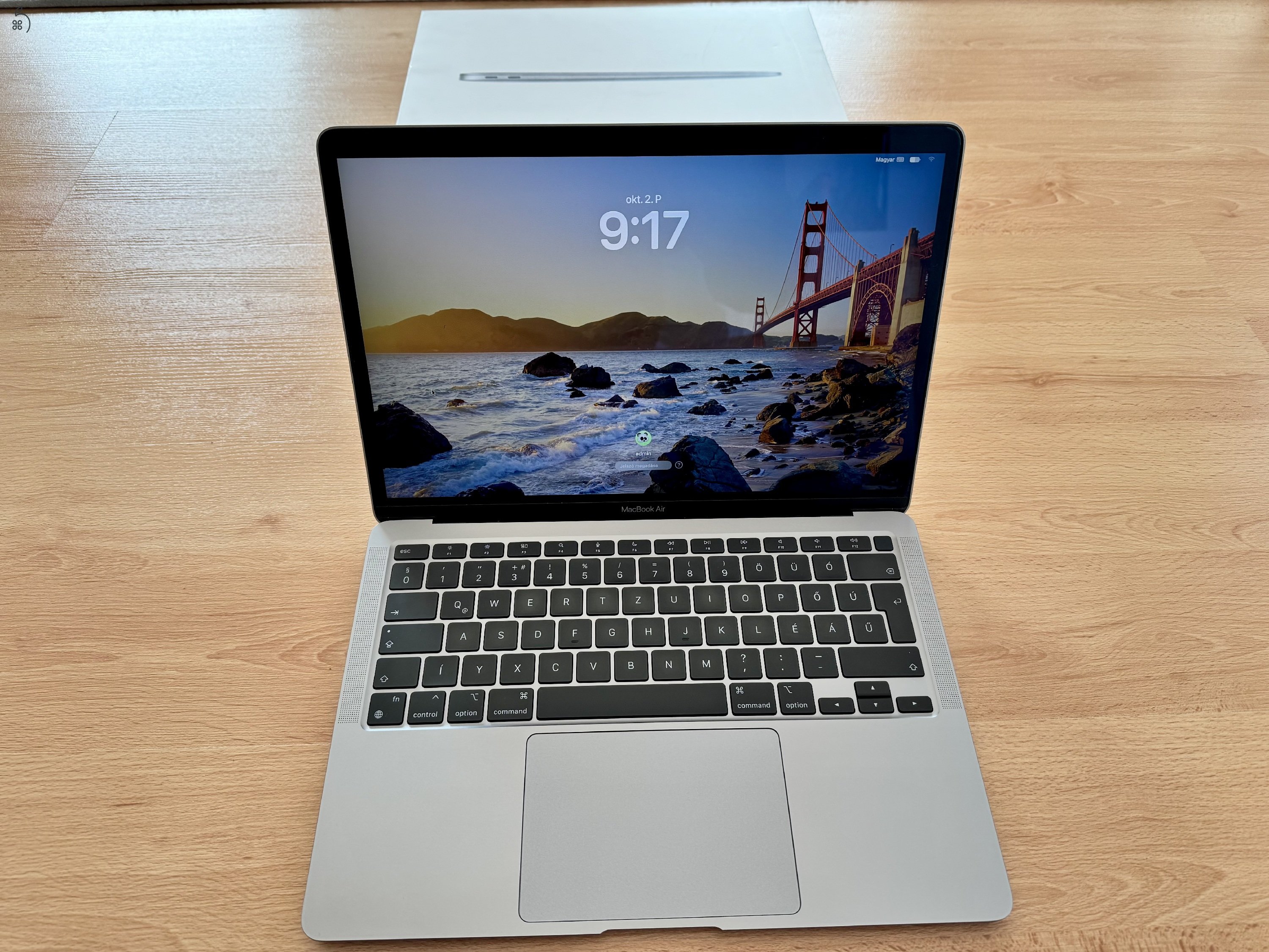 Apple MacBook Air M1 (2020), 8/256 GB, karcmentes, 95%-os akku, dobozzal és töltővel
