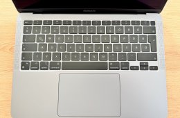 Apple MacBook Air M1 (2020), 8/256 GB, karcmentes, 95%-os akku, dobozzal és töltővel