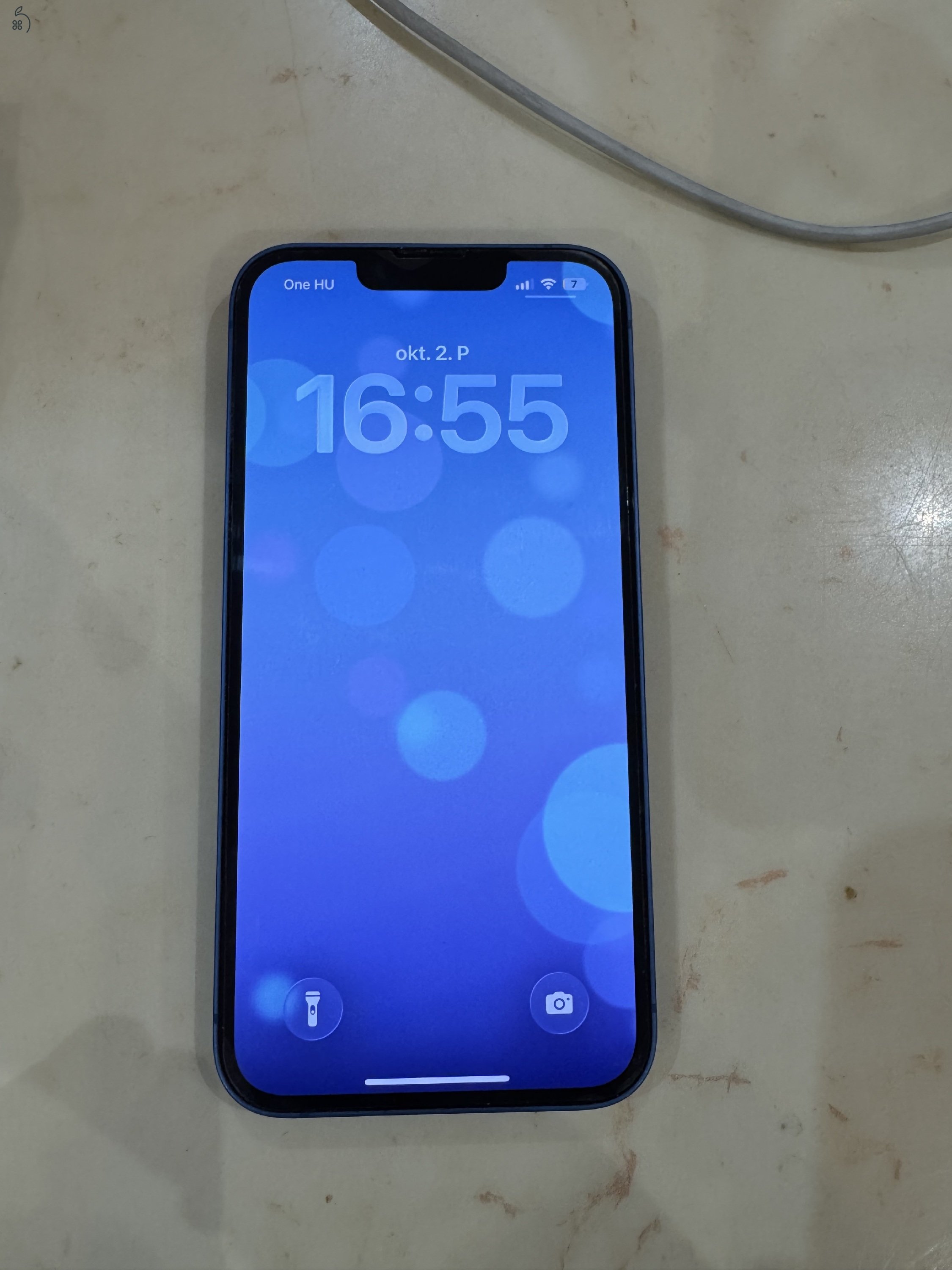 Kék iPhone 13 eladó – extrákkal!