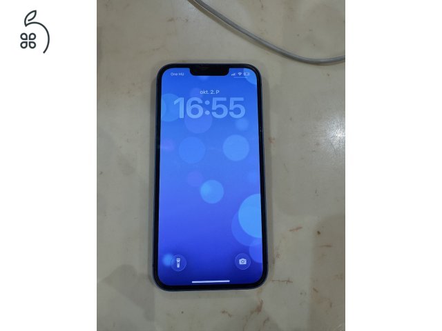 Kék iPhone 13 eladó – extrákkal!