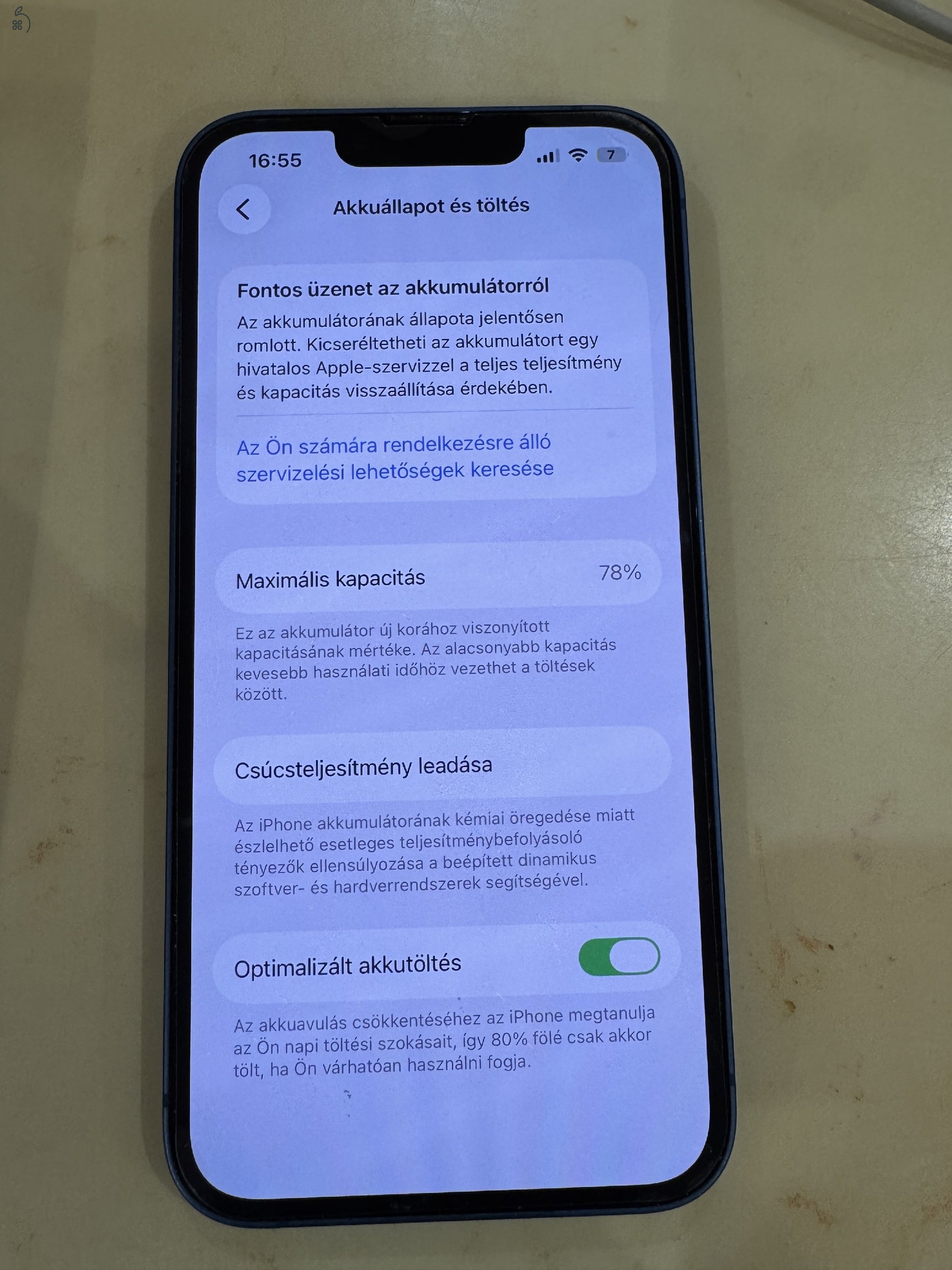 Kék iPhone 13 eladó – extrákkal!
