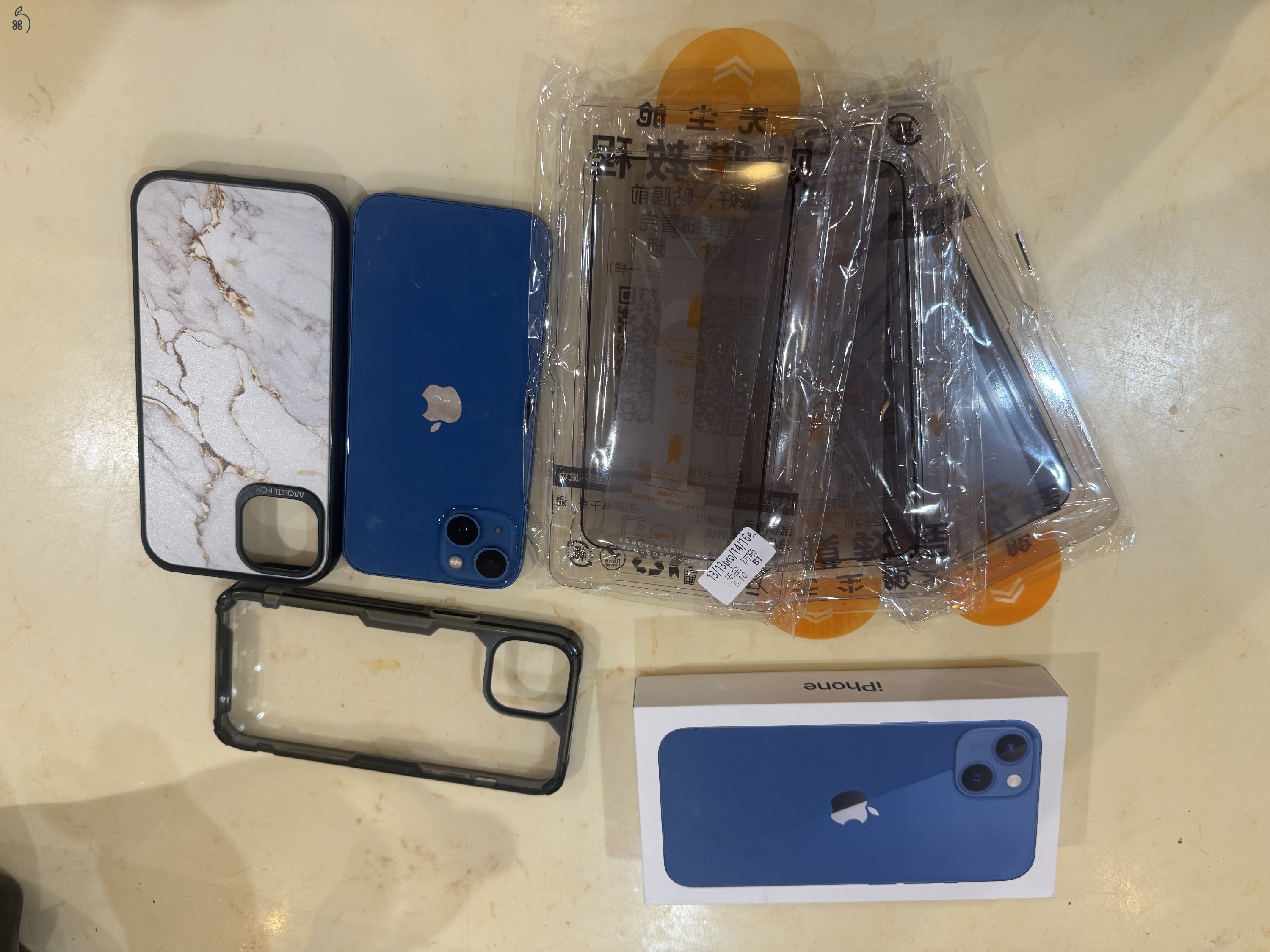 Kék iPhone 13 eladó – extrákkal!