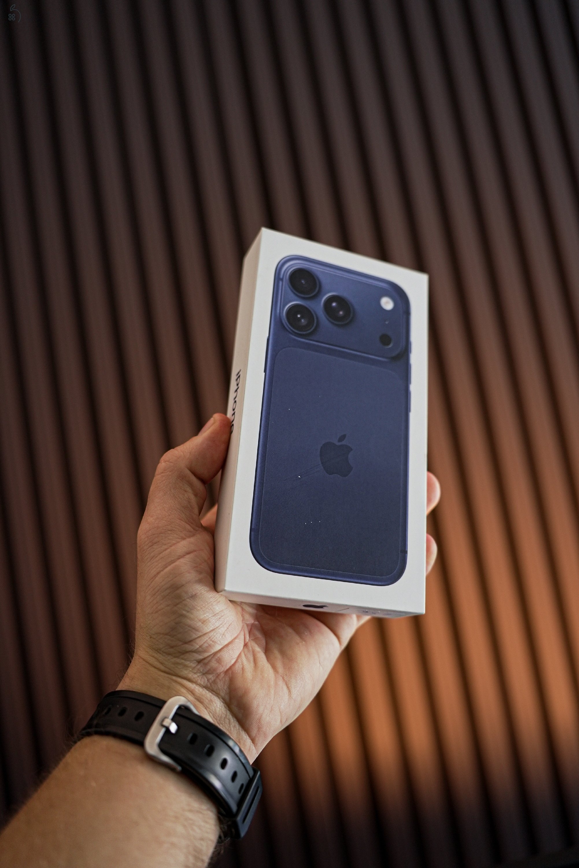 Hibátlan, független iPhone 17 Pro, 256Gb, + 5db tok