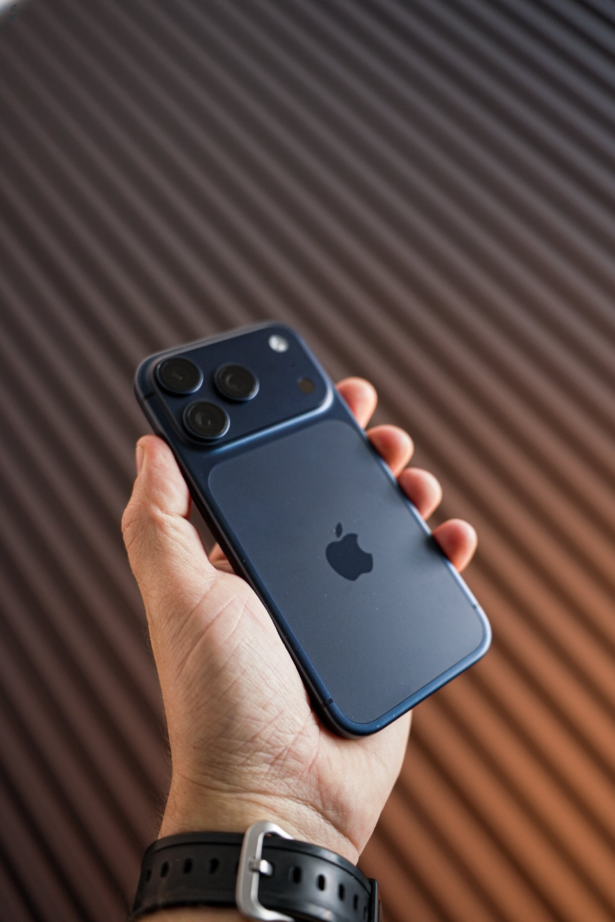 Hibátlan, független iPhone 17 Pro, 256Gb, + 5db tok
