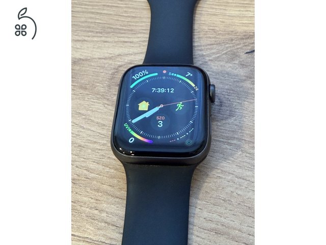 Apple Watch Series 5 GPS 44 mm, M/L szíj