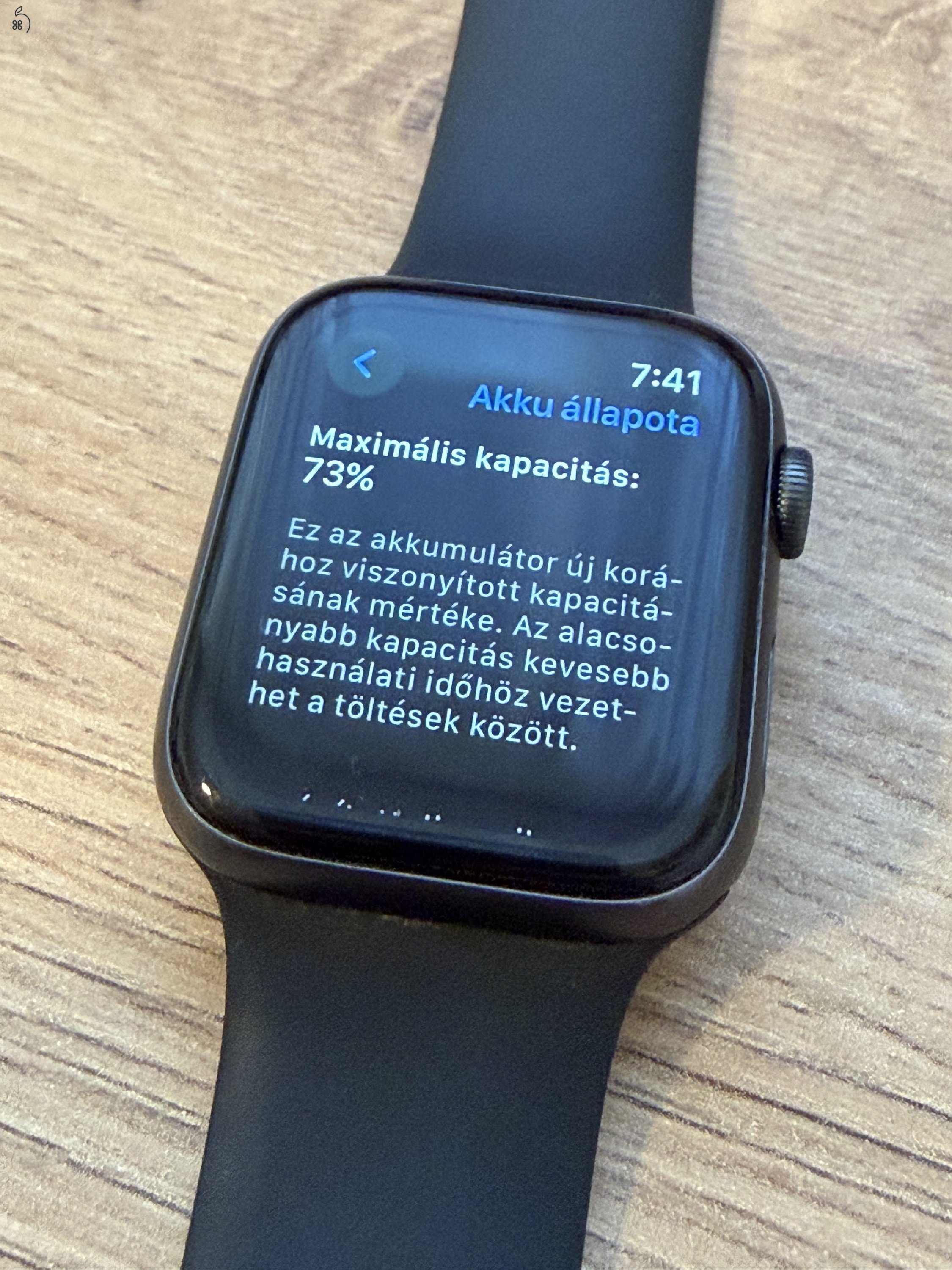 Apple Watch Series 5 GPS 44 mm, M/L szíj