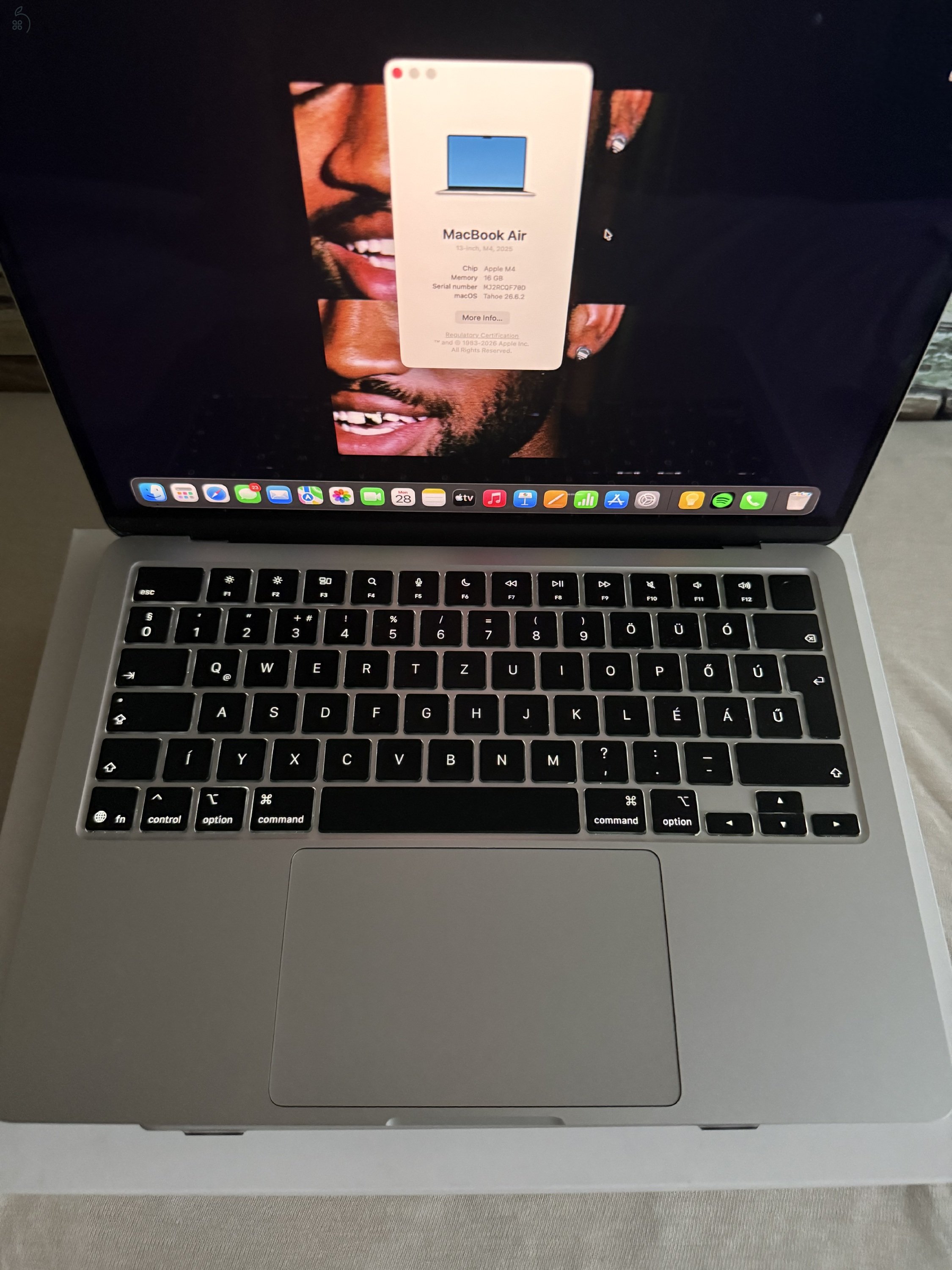 MacBook Air M4 (2025), 512 GB, Silver ( 2028-ig érvényes Cseregarancia)