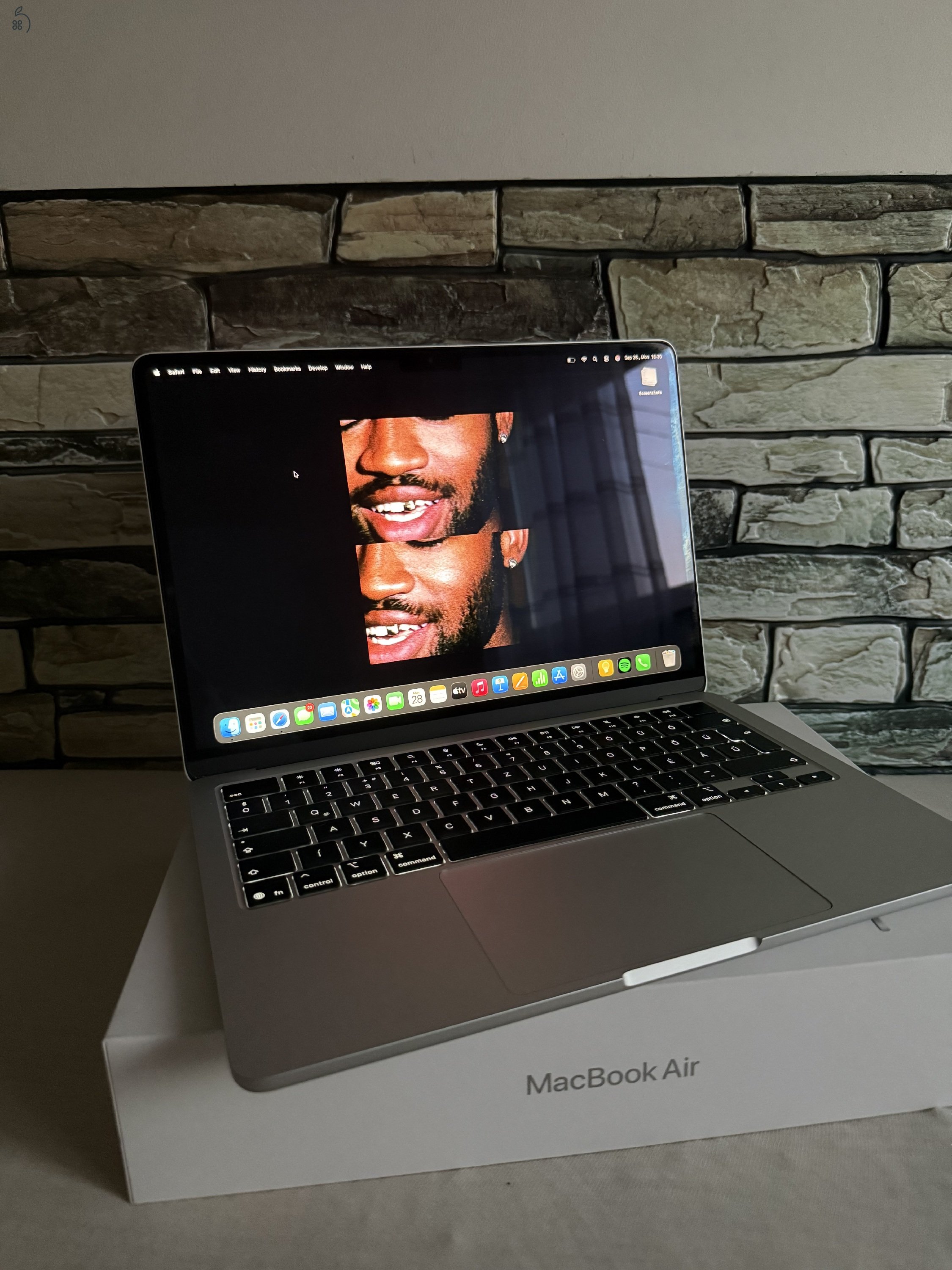 MacBook Air M4 (2025), 512 GB, Silver ( 2028-ig érvényes Cseregarancia)