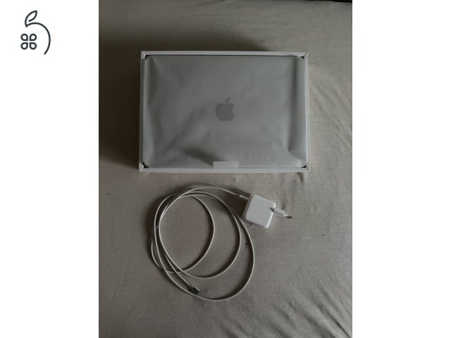 MacBook Air M4 (2025), 512 GB, Silver ( 2028-ig érvényes Cseregarancia)