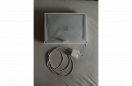 MacBook Air M4 (2025), 512 GB, Silver ( 2028-ig érvényes Cseregarancia)