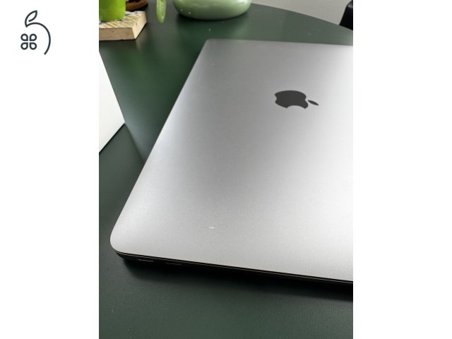 MacBook Air M1 (2020), 8 GB / 256 GB, ezüst