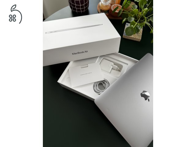 MacBook Air M1 (2020), 8 GB / 256 GB, ezüst