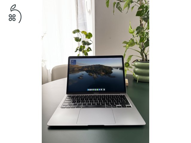 MacBook Air M1 (2020), 8 GB / 256 GB, ezüst