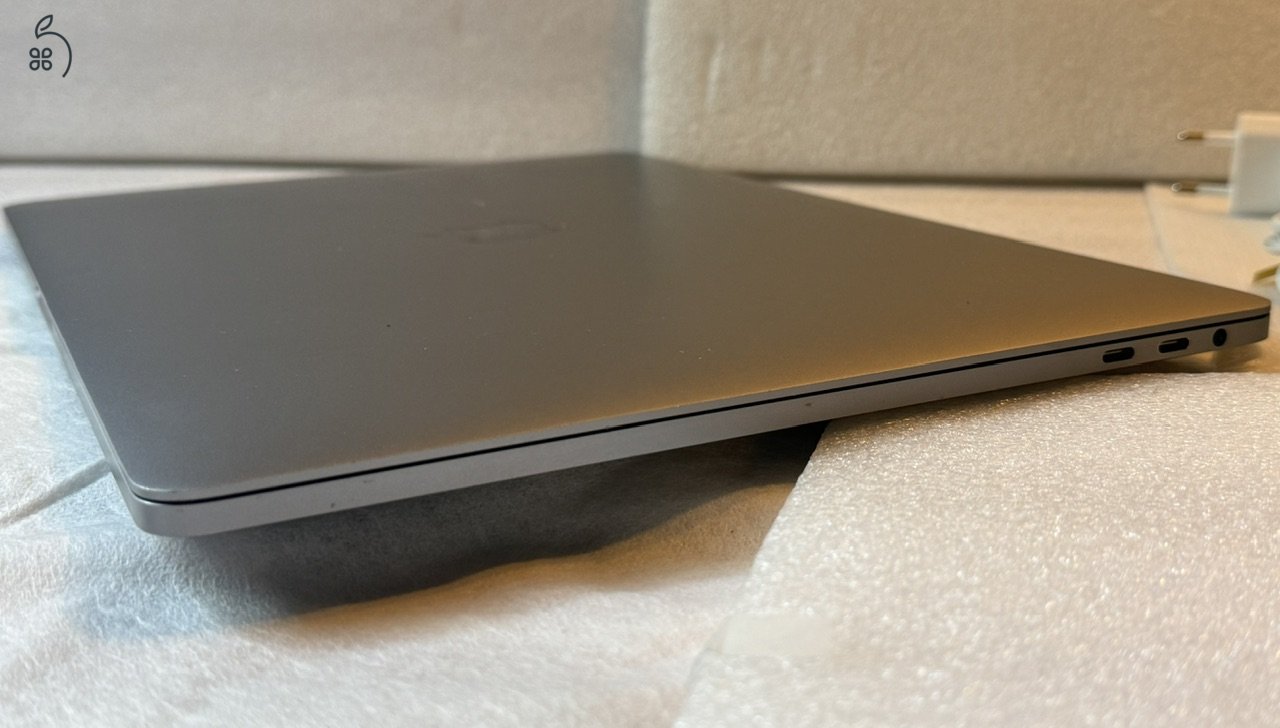 Macbook Pro 15 (2018/19) A1990 Touch I7 6C 16GB 256GB 555X +Magic