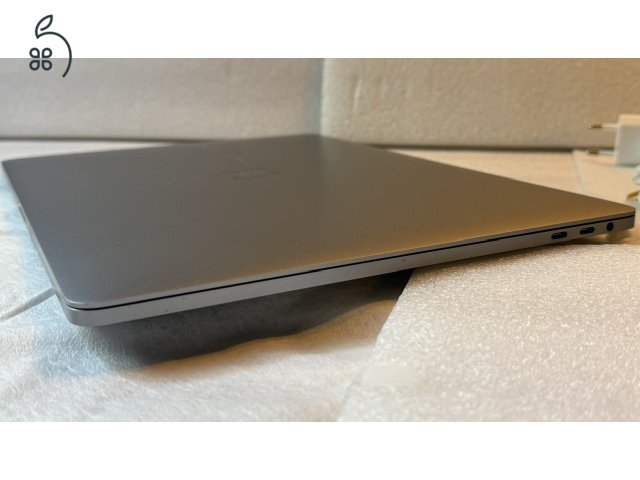 Macbook Pro 15 (2018/19) A1990 Touch I7 6C 16GB 256GB 555X +Magic