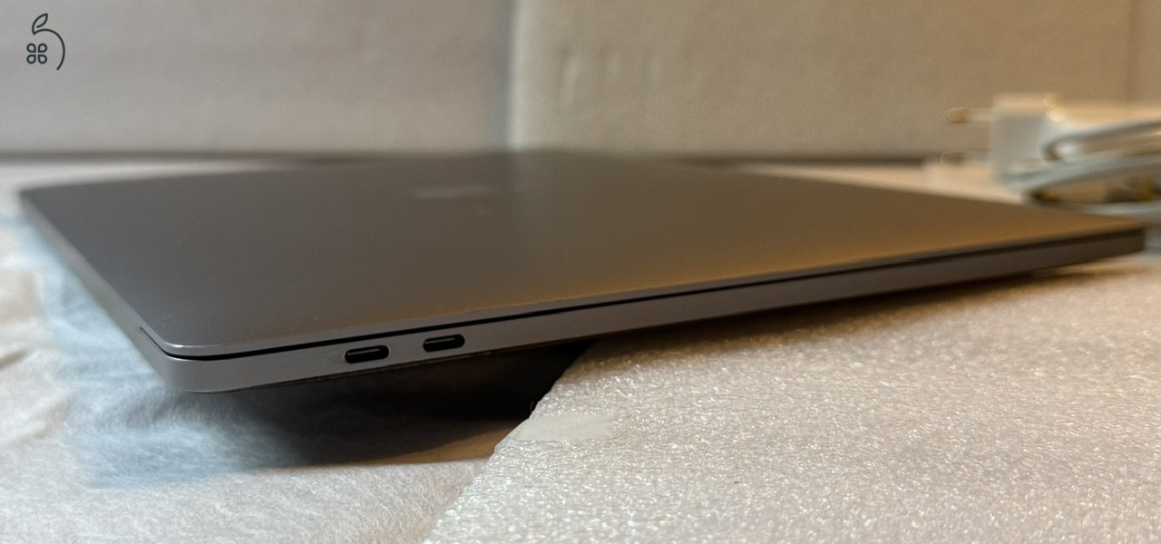 Macbook Pro 15 (2018/19) A1990 Touch I7 6C 16GB 256GB 555X +Magic