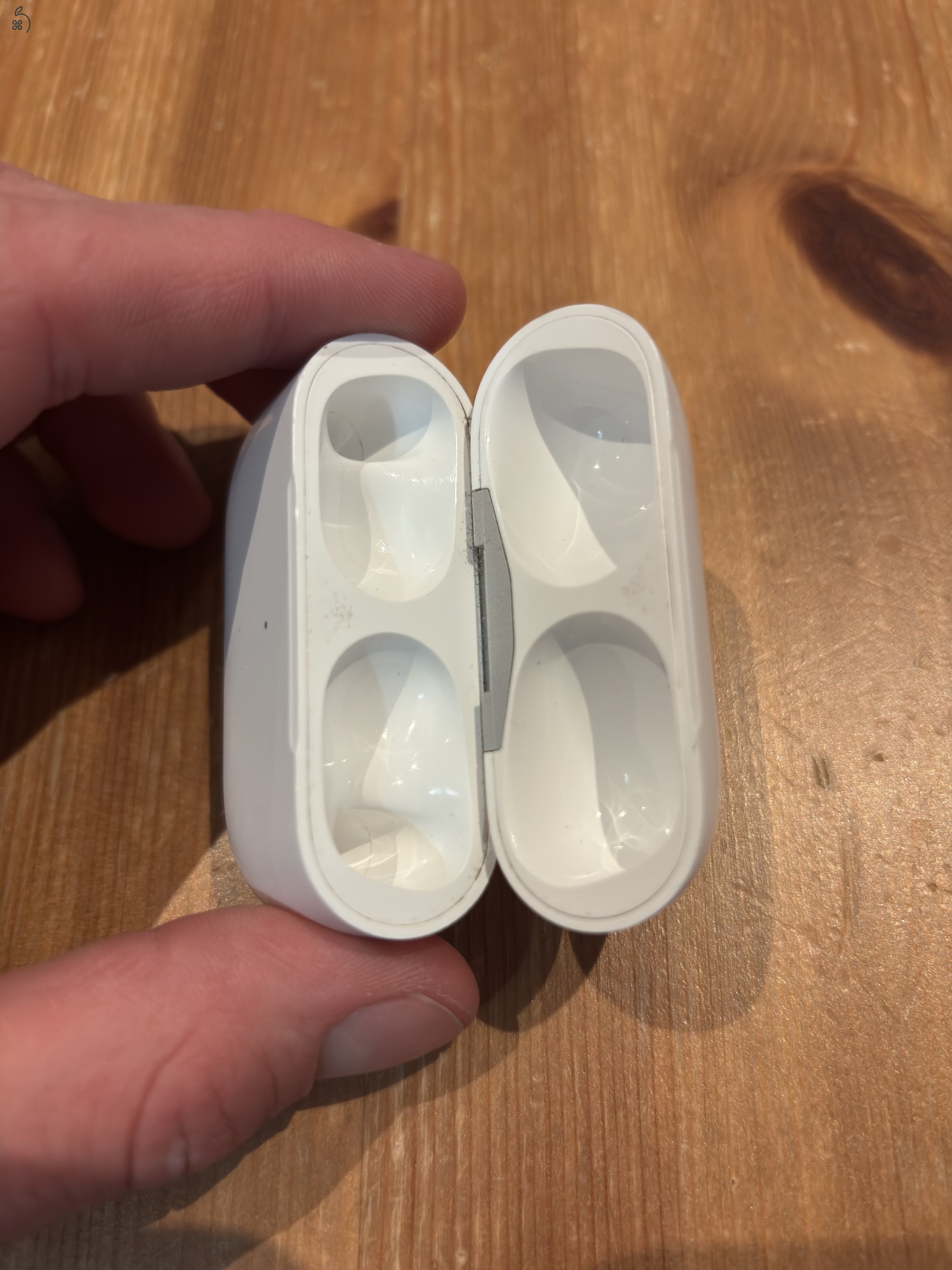 Jó állapotú, használt Apple AirPods Pro 2 eladó