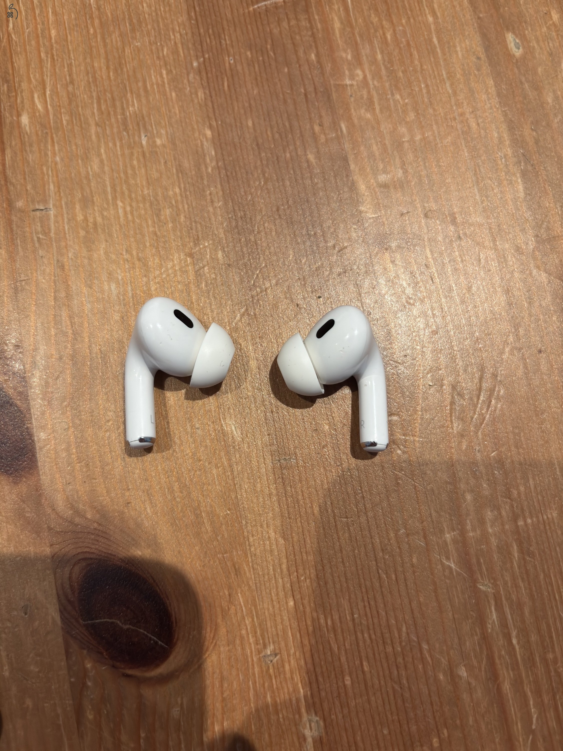 Jó állapotú, használt Apple AirPods Pro 2 eladó