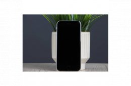 Használt Apple iPhone SE 2022 64 GB ezüst A US-8650