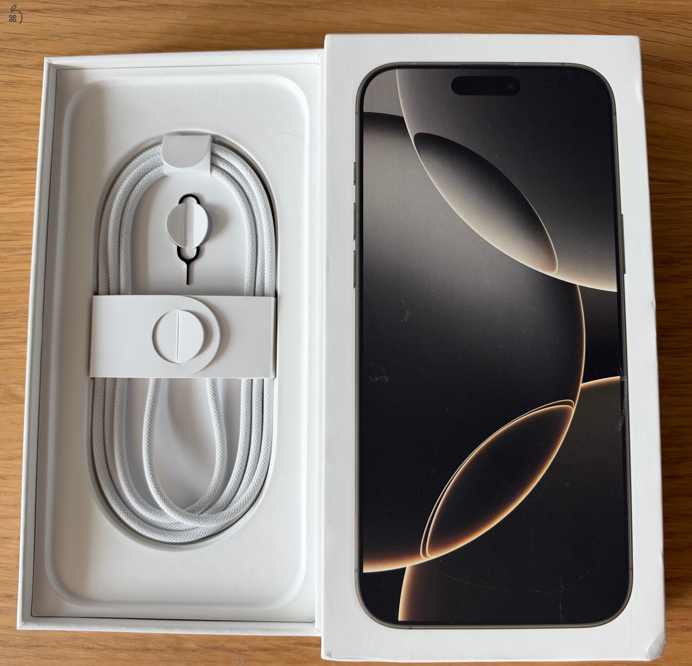 iPhone 16 Pro Max 256GB Natúr Titán újszerű állapotban, garanciával
