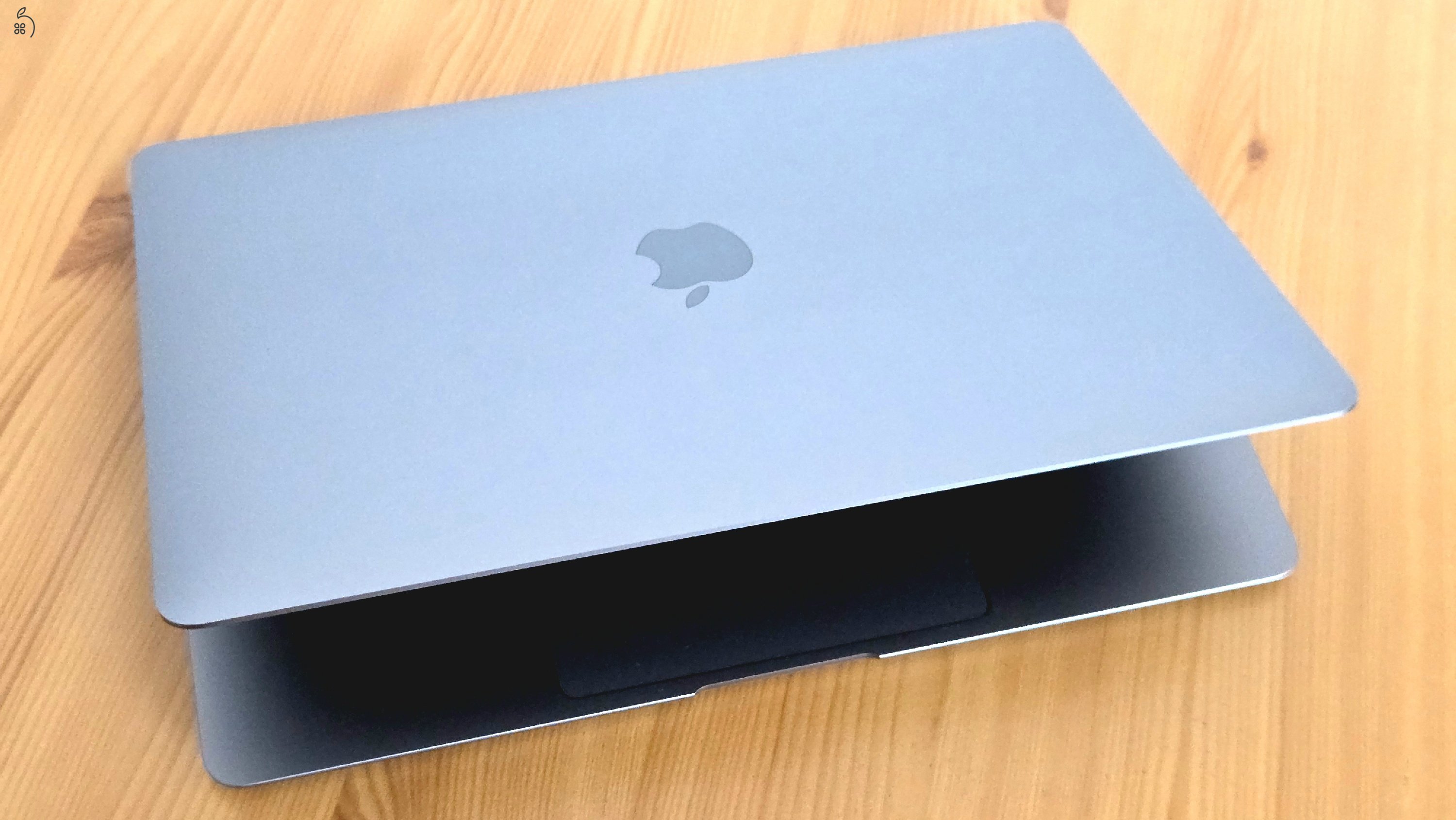 Apple MacBook Air M1 (2020) | 8/256GB | Magyar bill., gyári doboz, megkímélt állapot