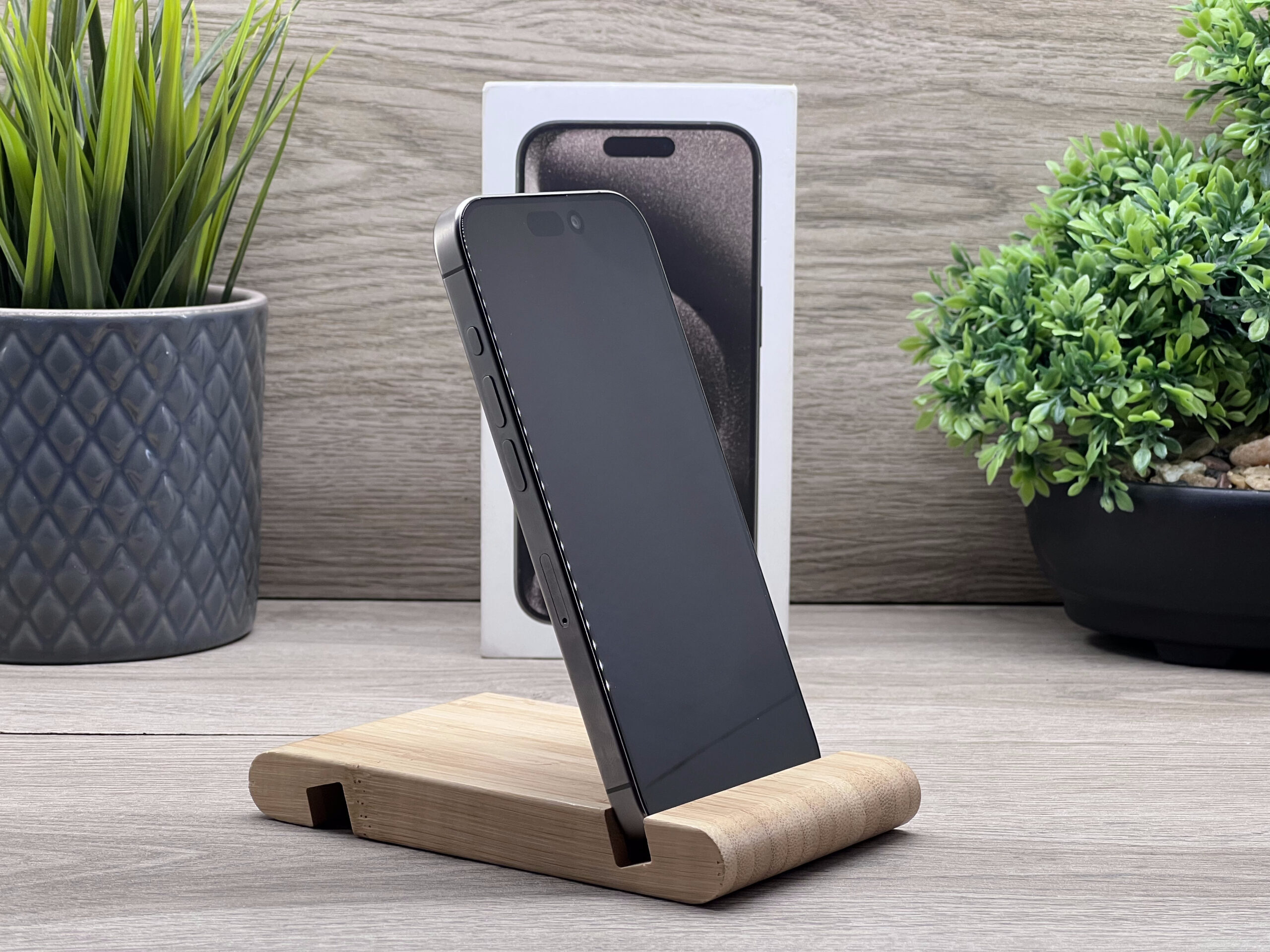 Hibátlan iPhone 15 Pro Natural Titanium 128GB 2 ÉV Garanciával Számlával