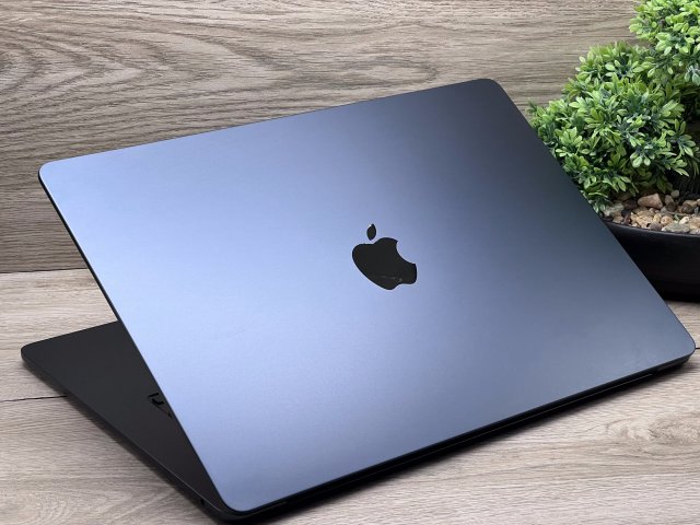 Hibátlan MacBook Air 2024 M3 Midnight 15” 256GB 2 ÉV Garanciával Számlával Aksi 100%