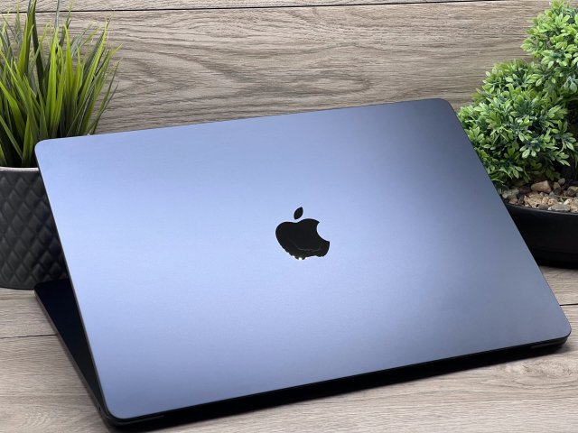 Hibátlan MacBook Air 2024 M3 Midnight 15” 256GB 2 ÉV Garanciával Számlával Aksi 100%