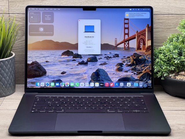 Hibátlan MacBook Air 2024 M3 Midnight 15” 256GB 2 ÉV Garanciával Számlával Aksi 100%