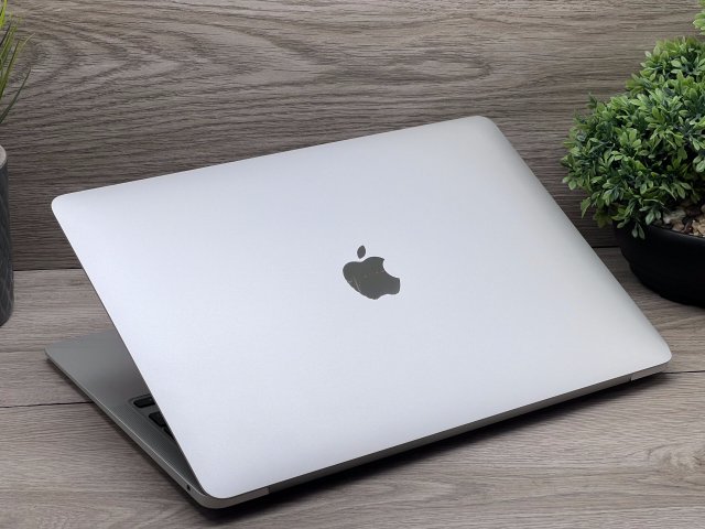 MacBook Air 2020 M1 13” 256GB 2 ÉV Garanciával Számlával