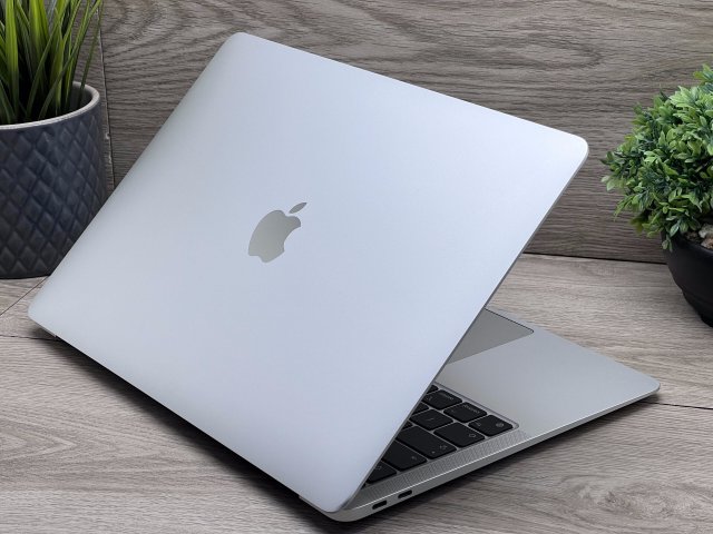 MacBook Air 2020 M1 13” 256GB 2 ÉV Garanciával Számlával