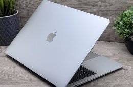 MacBook Air 2020 M1 13” 256GB 2 ÉV Garanciával Számlával