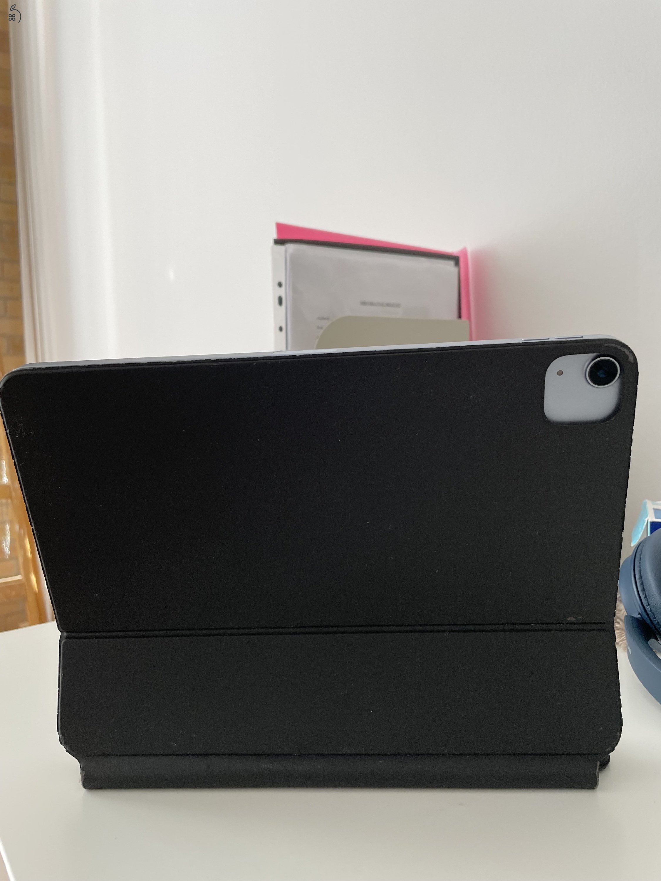 iPad Air (2020) 64 GB Wi-Fi + magyar kiosztású Apple Magic Keyboard