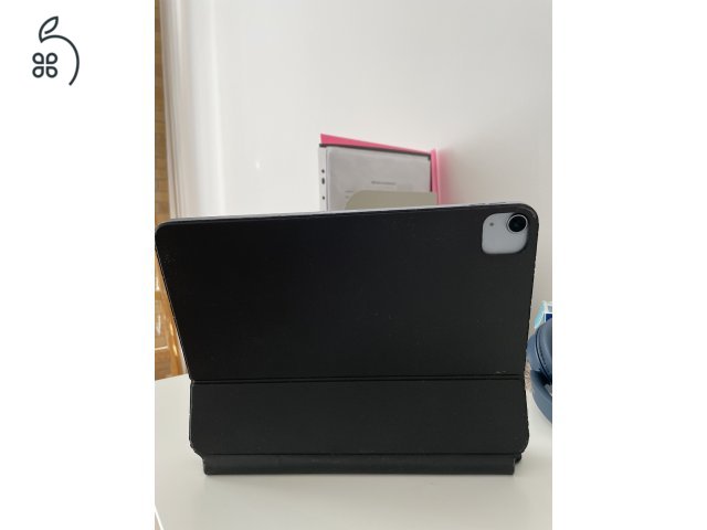 iPad Air (2020) 64 GB Wi-Fi + magyar kiosztású Apple Magic Keyboard