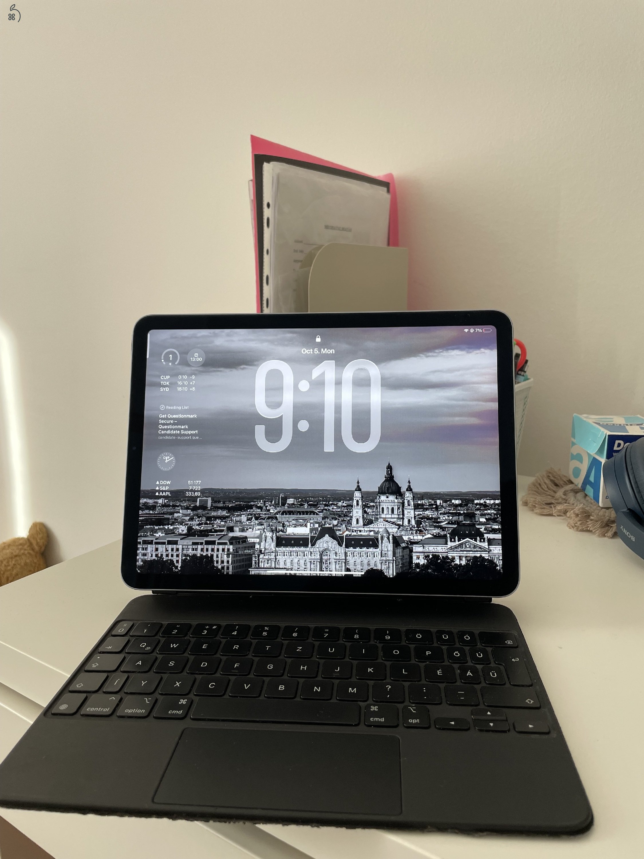 iPad Air (2020) 64 GB Wi-Fi + magyar kiosztású Apple Magic Keyboard