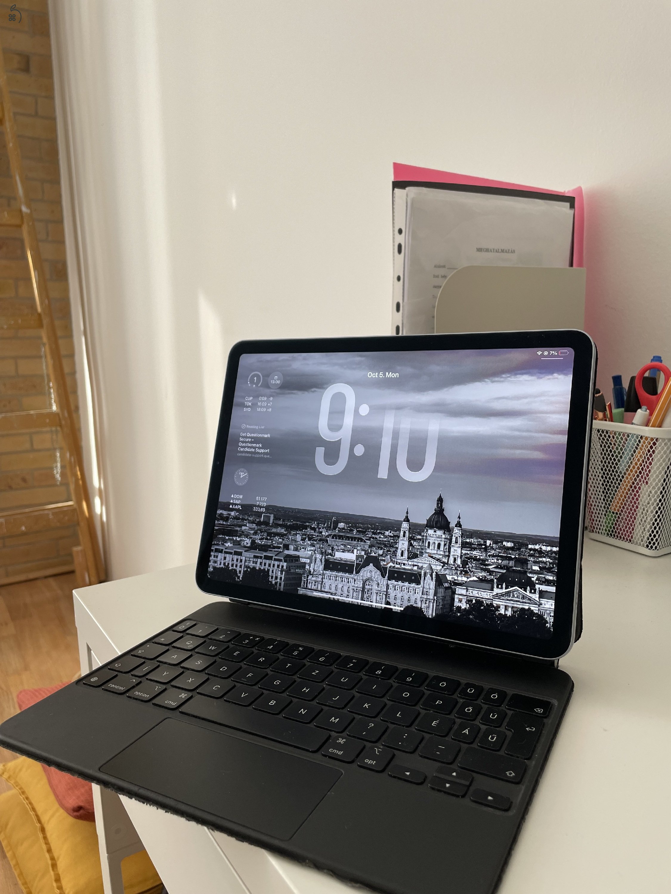 iPad Air (2020) 64 GB Wi-Fi + magyar kiosztású Apple Magic Keyboard