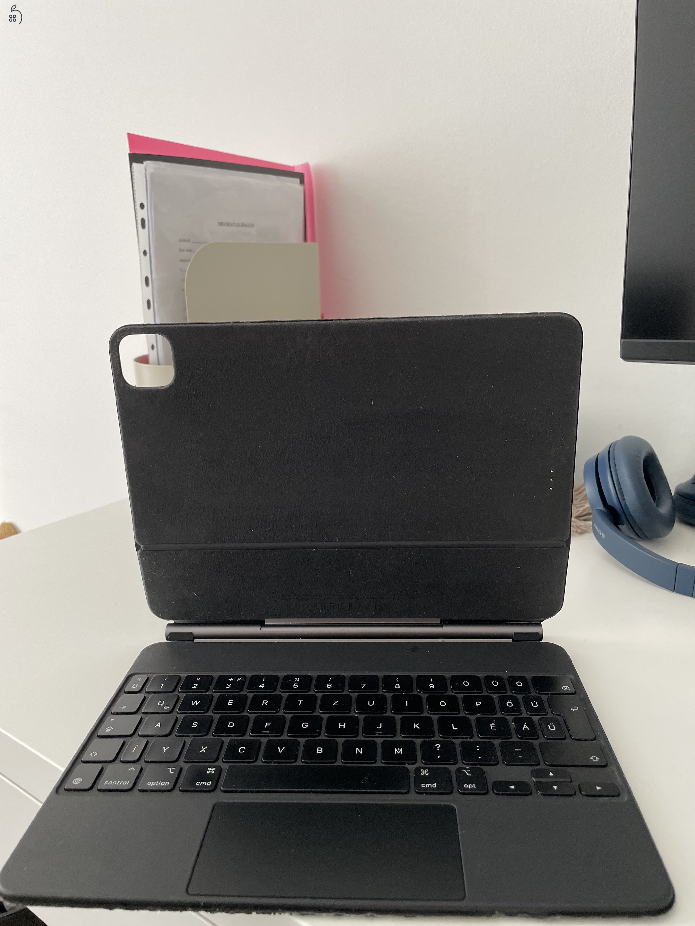 iPad Air (2020) 64 GB Wi-Fi + magyar kiosztású Apple Magic Keyboard
