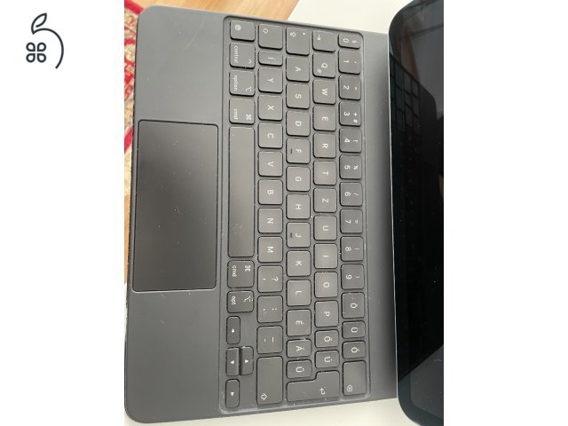 iPad Air (2020) 64 GB Wi-Fi + magyar kiosztású Apple Magic Keyboard