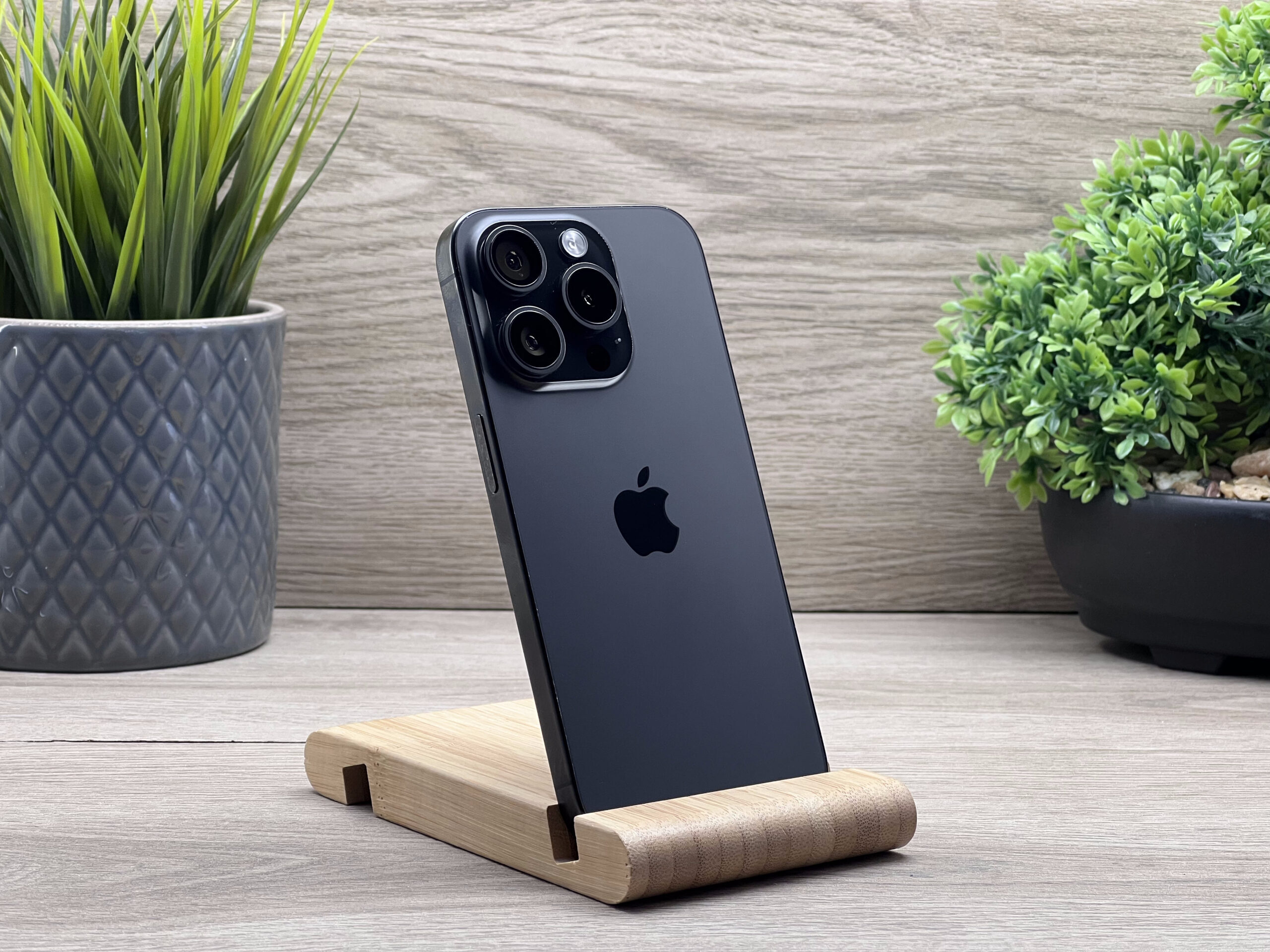 Hibátlan iPhone 15 Pro Black Titanium 128GB 2 ÉV Garanciával Számlával Aksi 100%