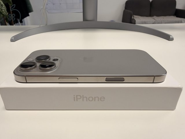iPhone 16 Pro (128 GB, Natural Titanium)