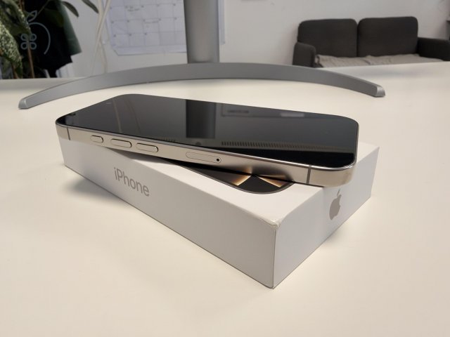 iPhone 16 Pro (128 GB, Natural Titanium)