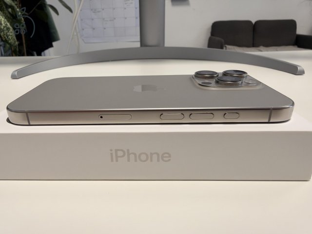 iPhone 16 Pro (128 GB, Natural Titanium)