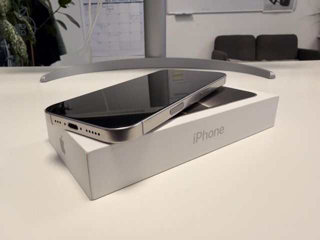 iPhone 16 Pro (128 GB, Natural Titanium)