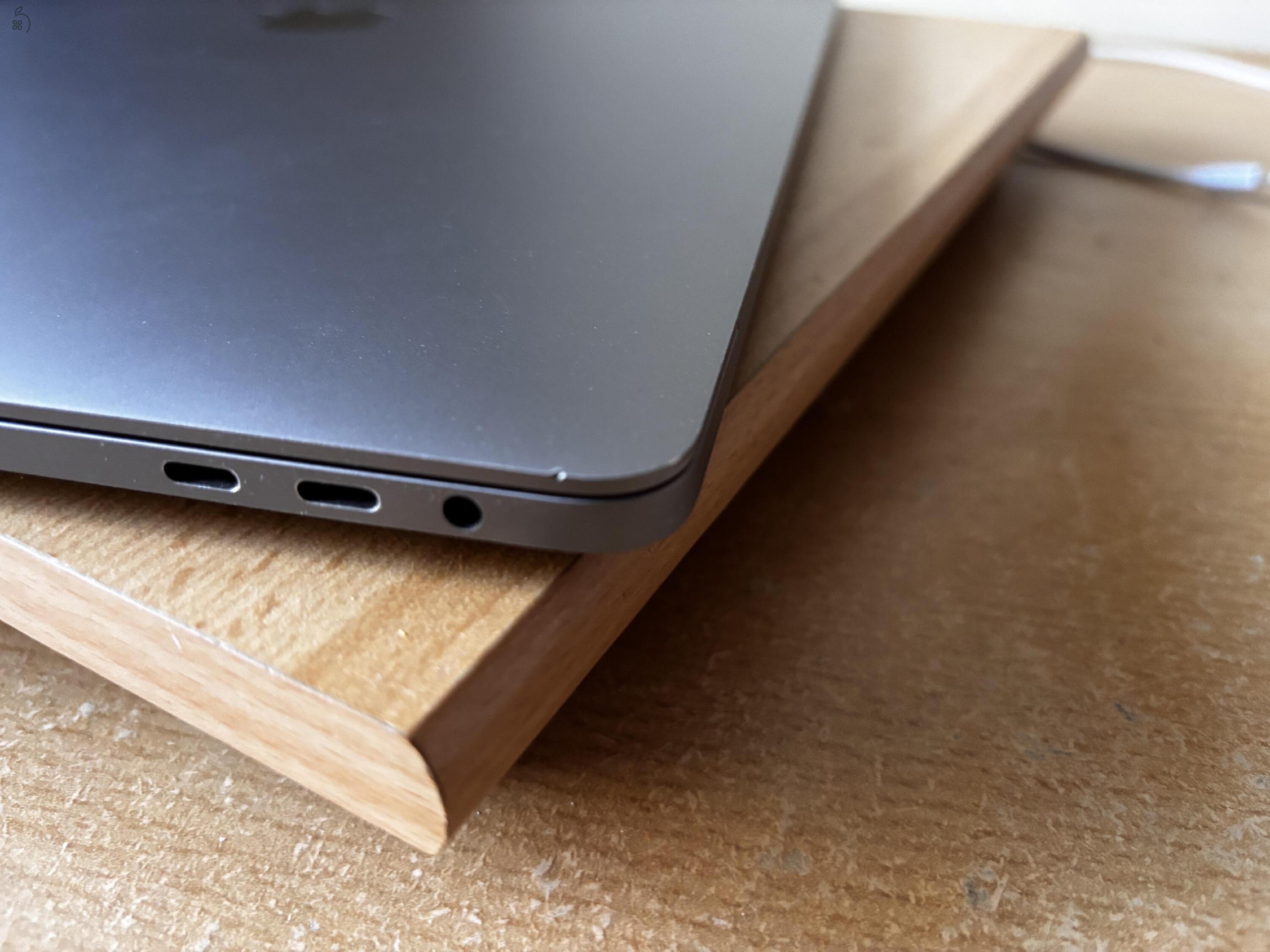 Macbook Pro  Retina 16