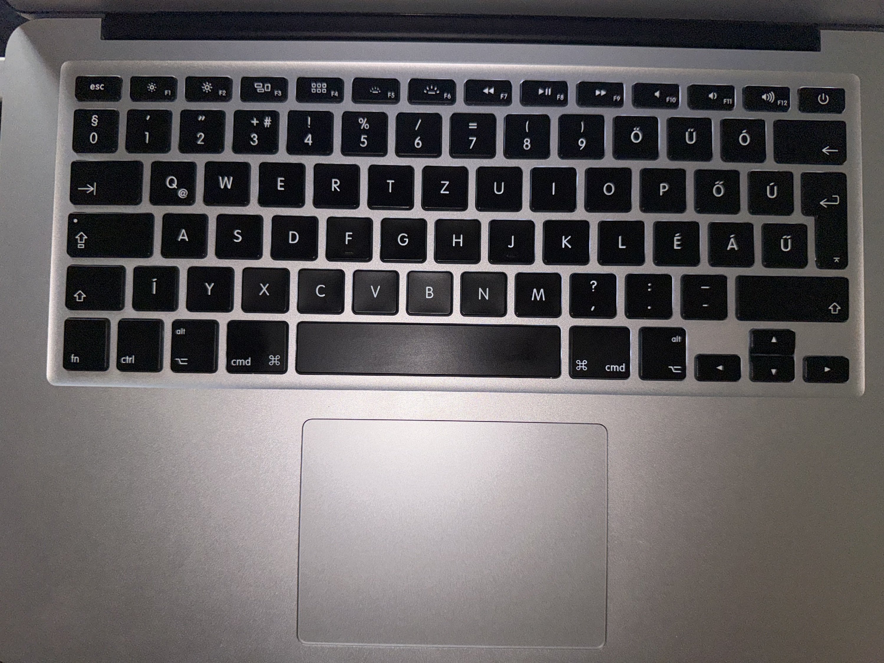 Apple MacBook Air 13” (2017) – 8 GB RAM, 128 GB SSD + 256 GB Transcend JetDrive