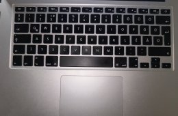 Apple MacBook Air 13” (2017) – 8 GB RAM, 128 GB SSD + 256 GB Transcend JetDrive