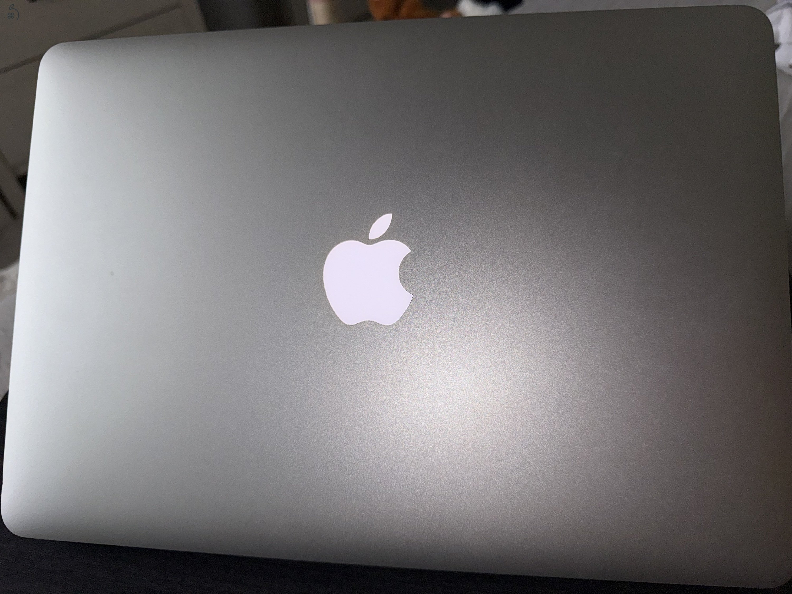 Apple MacBook Air 13” (2017) – 8 GB RAM, 128 GB SSD + 256 GB Transcend JetDrive