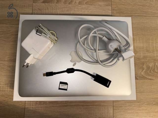 Apple MacBook Air 13” (2017) – 8 GB RAM, 128 GB SSD + 256 GB Transcend JetDrive